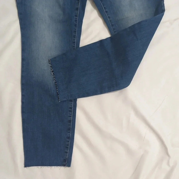 NWT Universal Thread High-Rise Skinny Jeans, Color Med Wash Size 10S - Picture 9 of 16